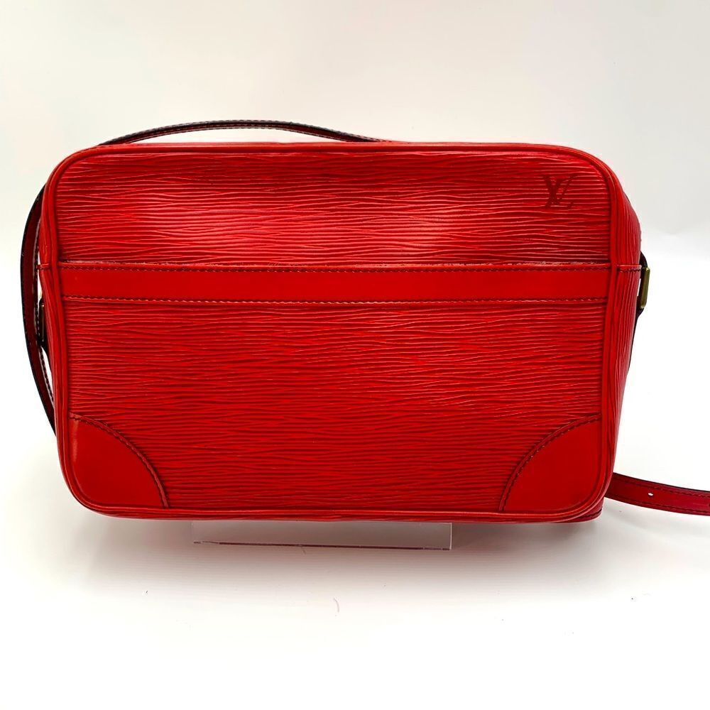 Auth Louis Vuitton Small Textured Epi Red Leather Trocadero Shoulder Bag